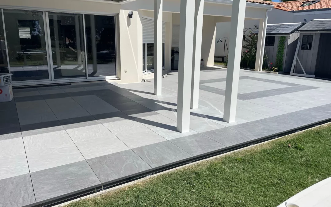 Une terrasse sur plots au design unique, signée Tendance Carrelage et l’Équipe d’Artisans